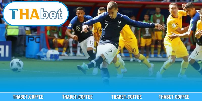 Người chơi theo dõi bảng tỷ lệ kèo trực tuyến trên màn hình máy tính